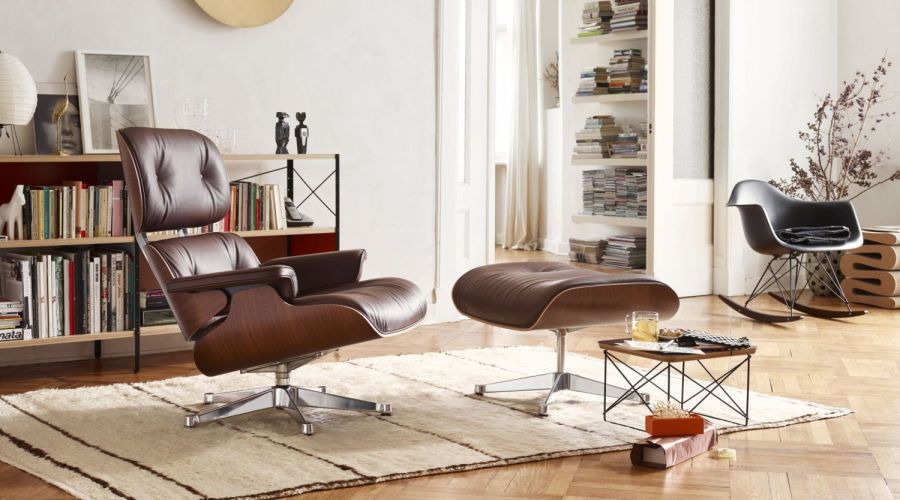 Der Möbelklassiker "Lounge Chair" im gemütlichen Wohnzimmer