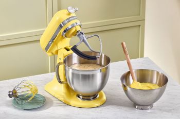 Küchenmaschine KitchenAid in neuer Farbe "Butter"