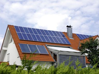 Solarthermie und Photovoltaik auf Hausdach