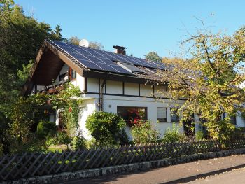 Photovoltaik als Liebhaberei fürs Eigenheim Einfamilienhaus Privatleute