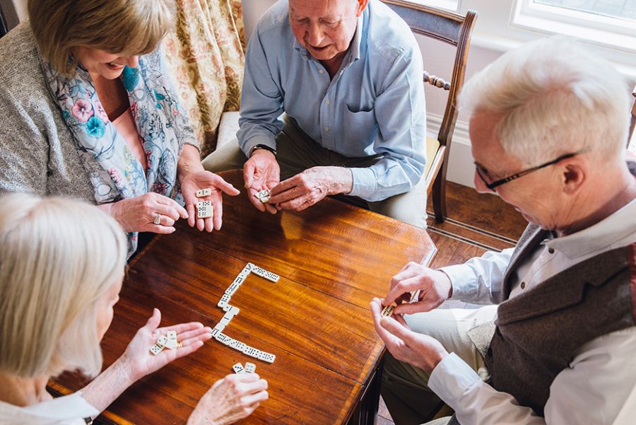 Karten spielen in der Senioren WG