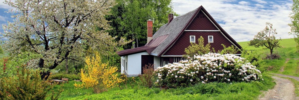 Altes Haus mit Garten