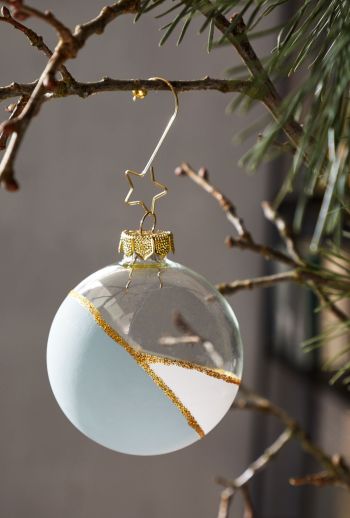 Weihnachtsbaumkugeln aus Glas selbst gestalten
