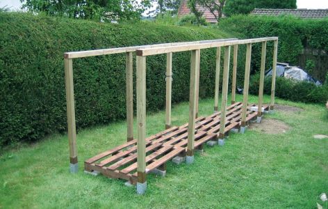 Rahmenkonstruktion Brennholzlager bauen