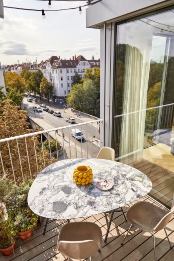 Dachterrasse mit Blick über die Stadt