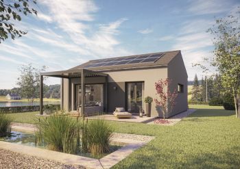 Haus mit Solarpanelen auf dem Dach