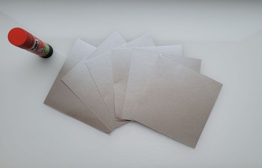 Origami: Material für Papiersterne falten
